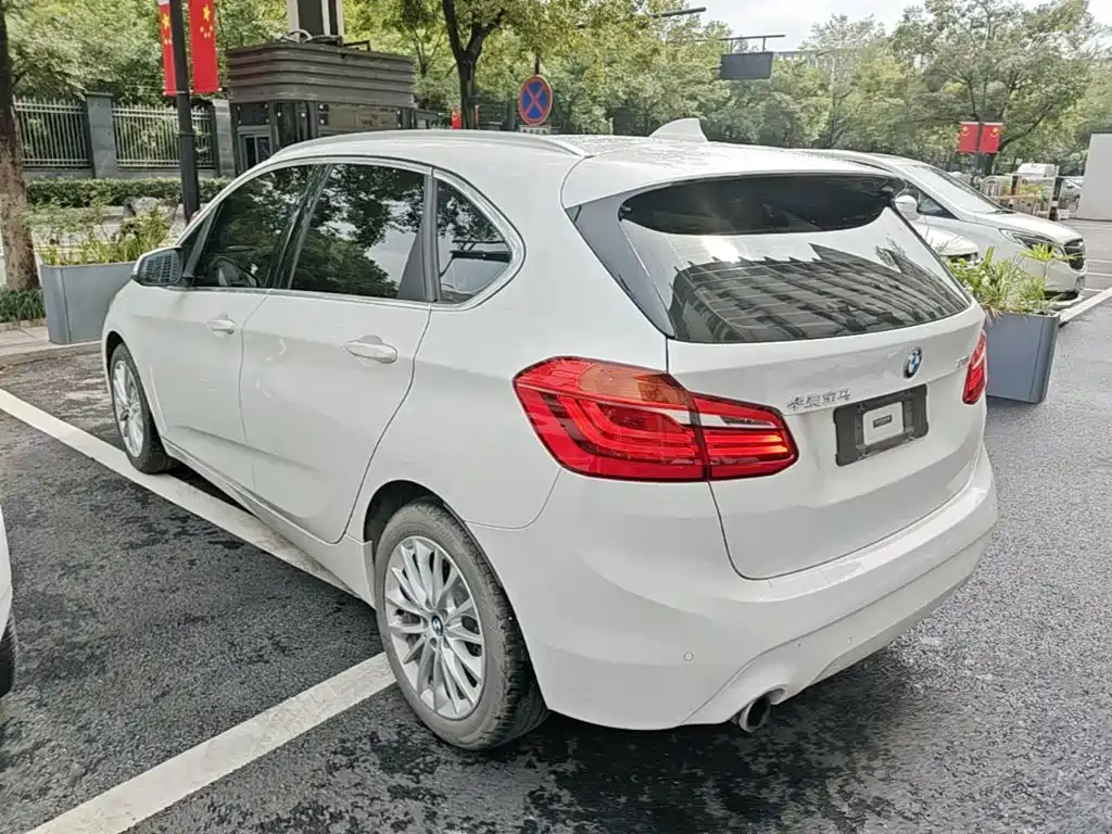 BMW 2 Series Active Tourer — фото 5