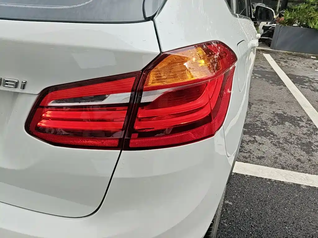BMW 2 Series Active Tourer — фото 8