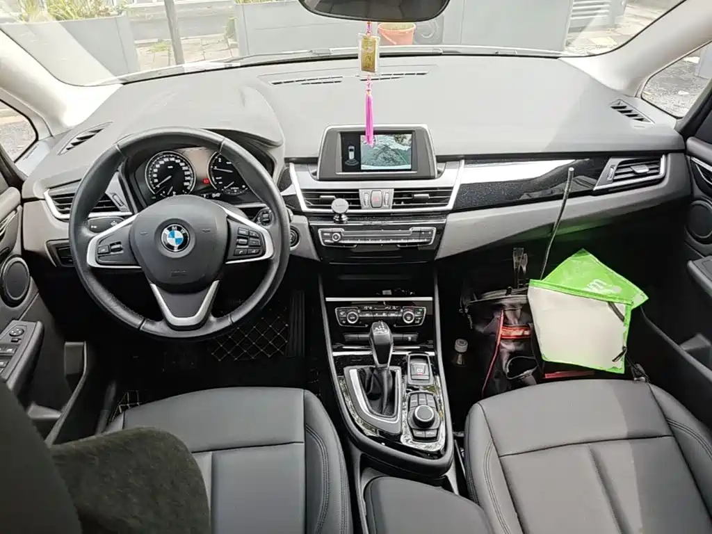 BMW 2 Series Active Tourer — фото 10