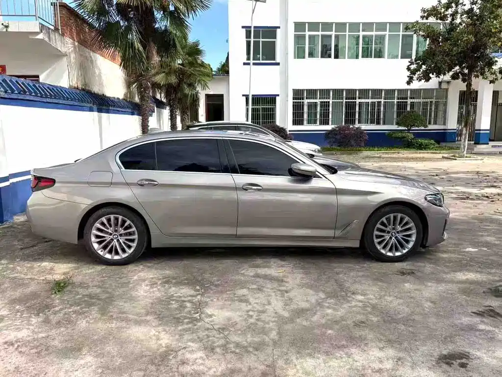BMW 5 Series — фото 4