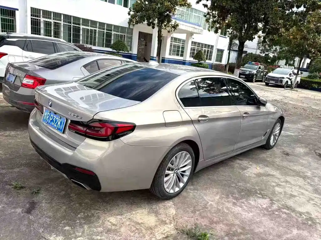 BMW 5 Series — фото 5