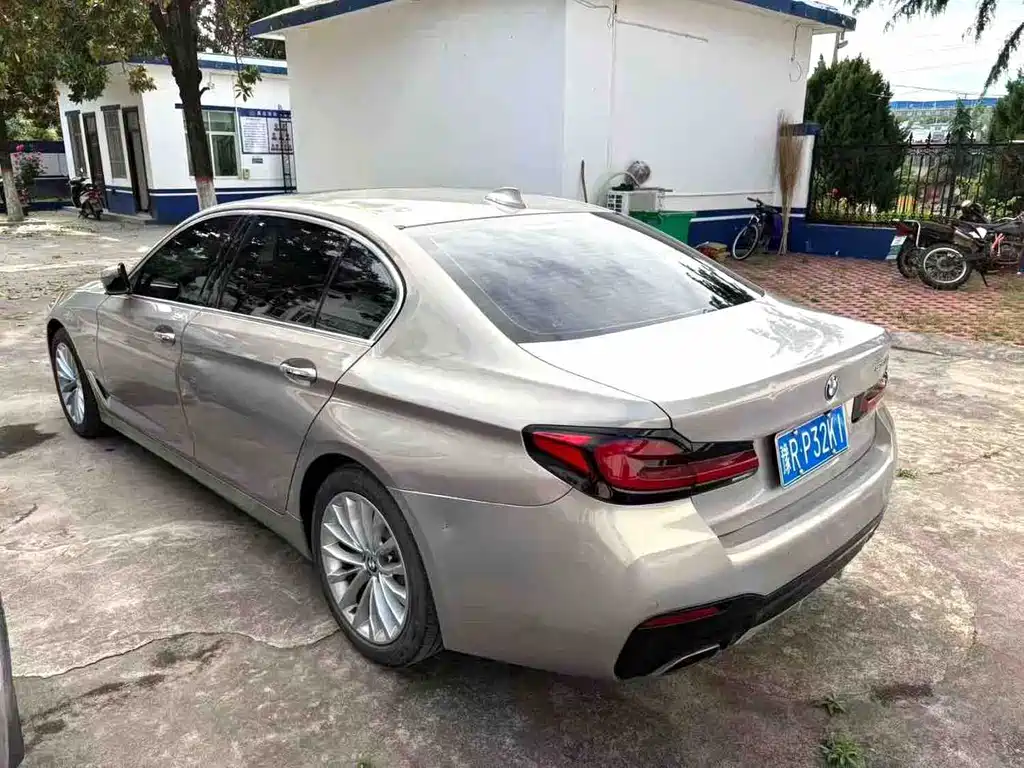 BMW 5 Series — фото 6