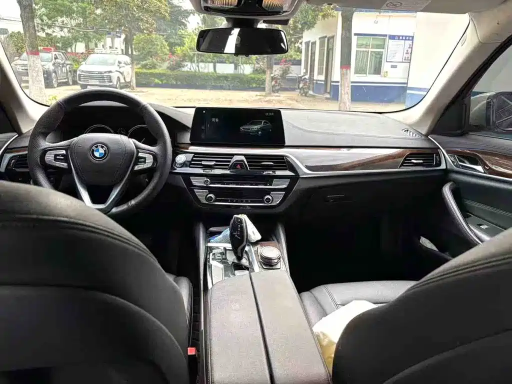 BMW 5 Series — фото 9