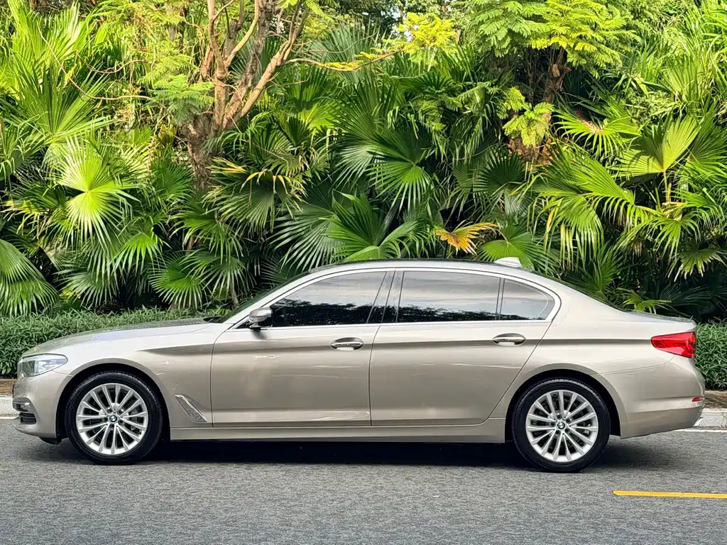 BMW 5 Series — фото 11