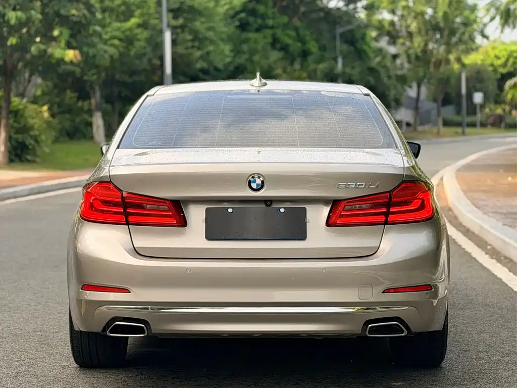 BMW 5 Series — фото 13