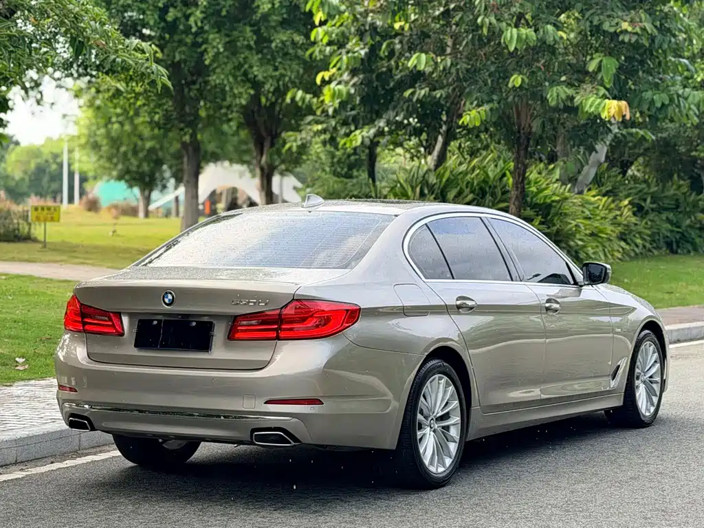 BMW 5 Series — фото 14