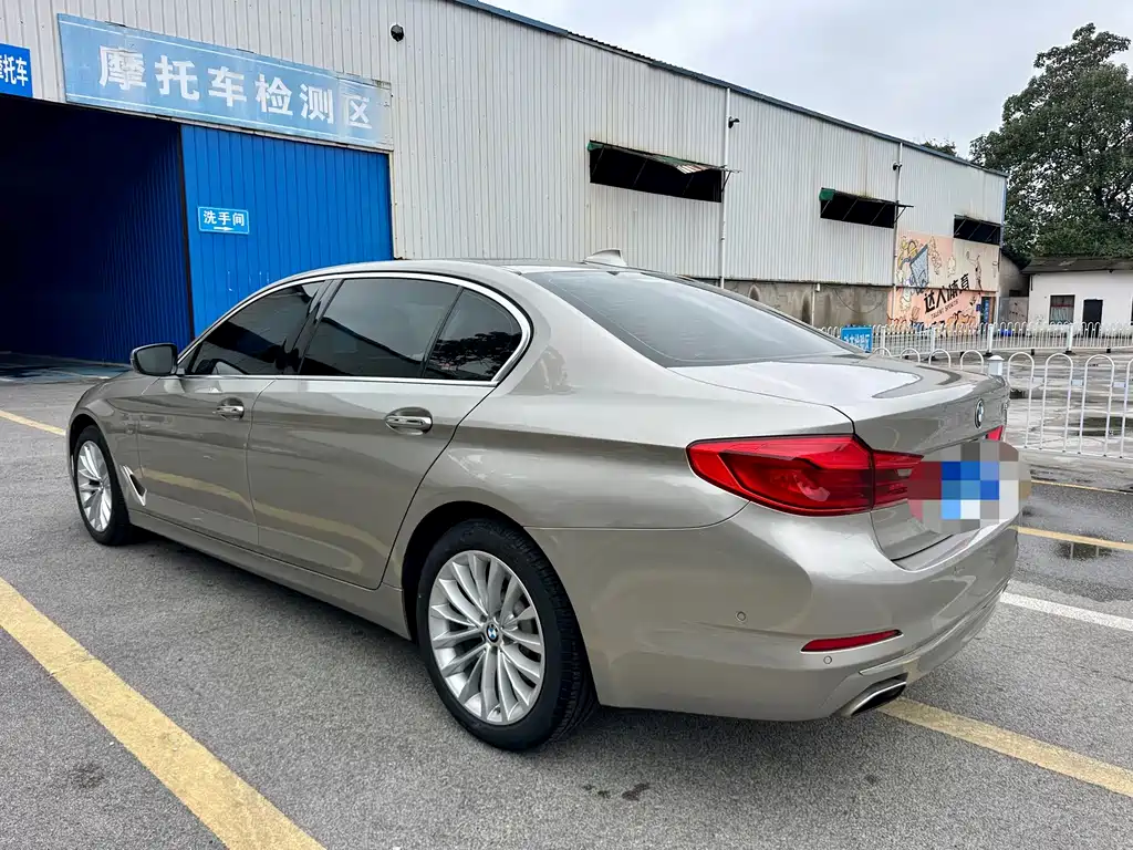 BMW 5 Series — фото 4