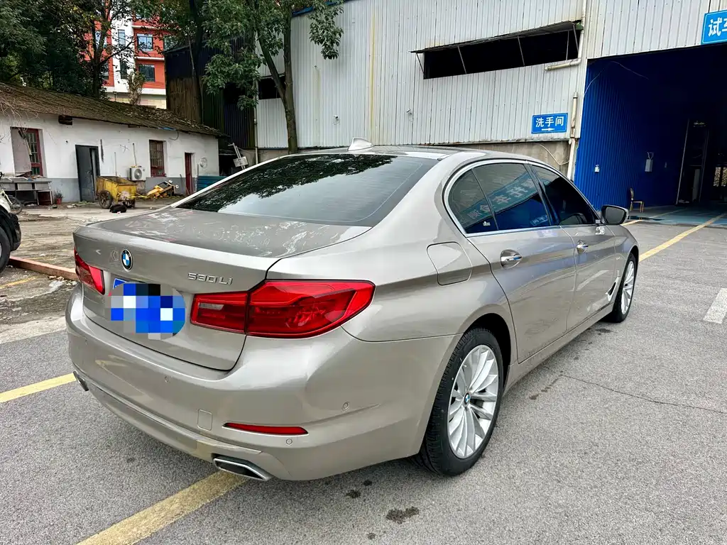 BMW 5 Series — фото 5