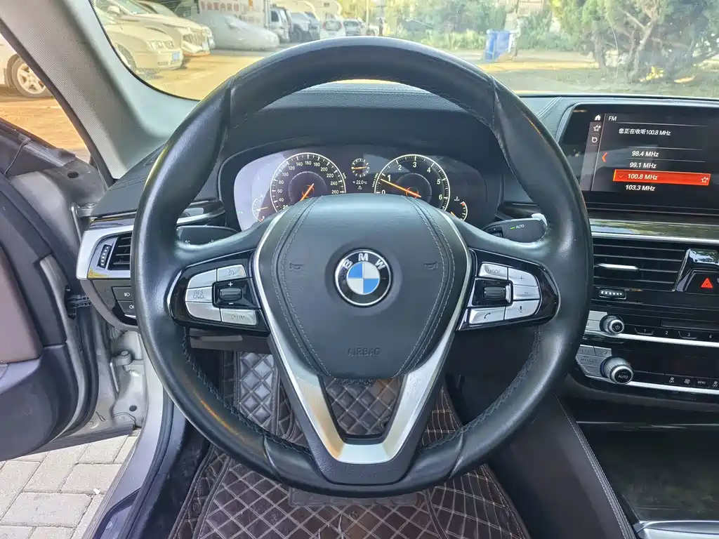 BMW 5 Series — фото 13