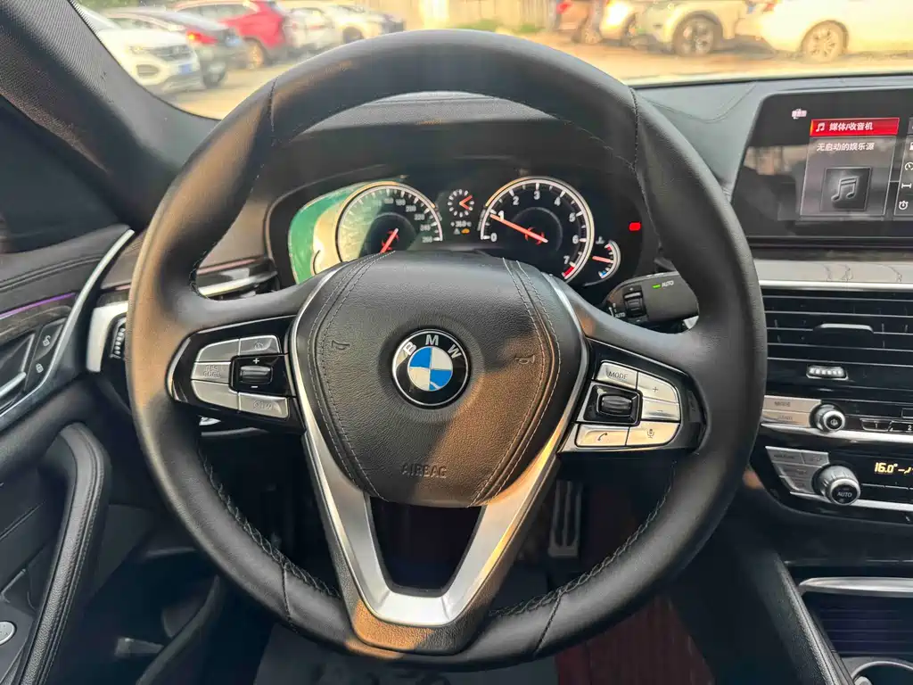 BMW 5 Series — фото 11