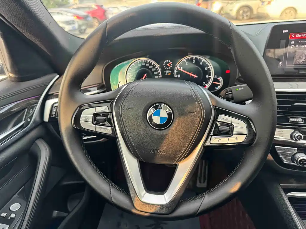 BMW 5 Series — фото 15