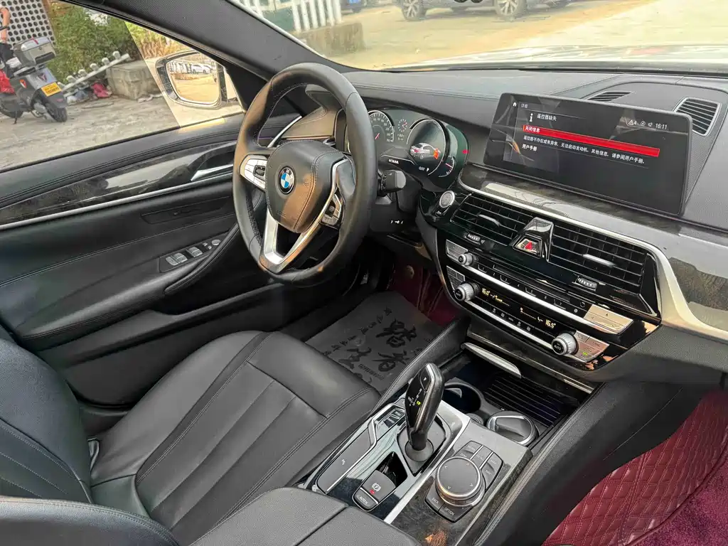 BMW 5 Series — фото 18