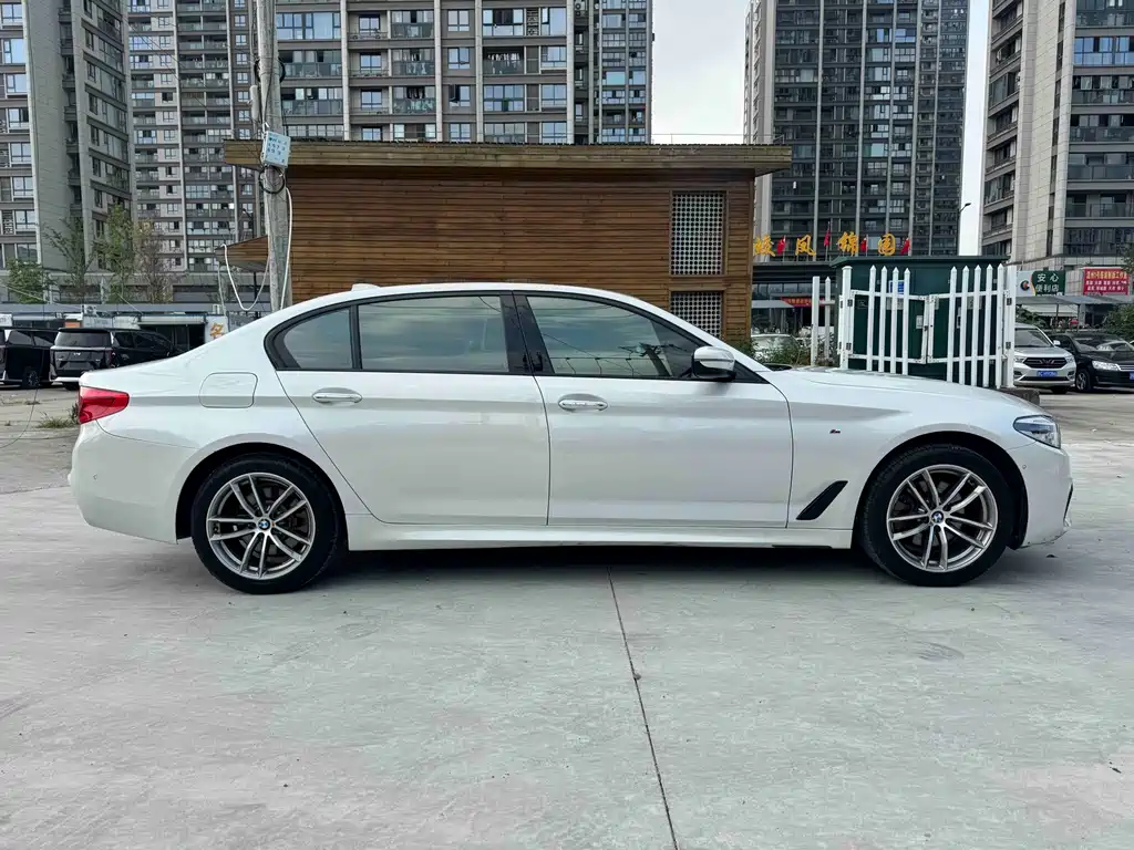 BMW 5 Series — фото 4