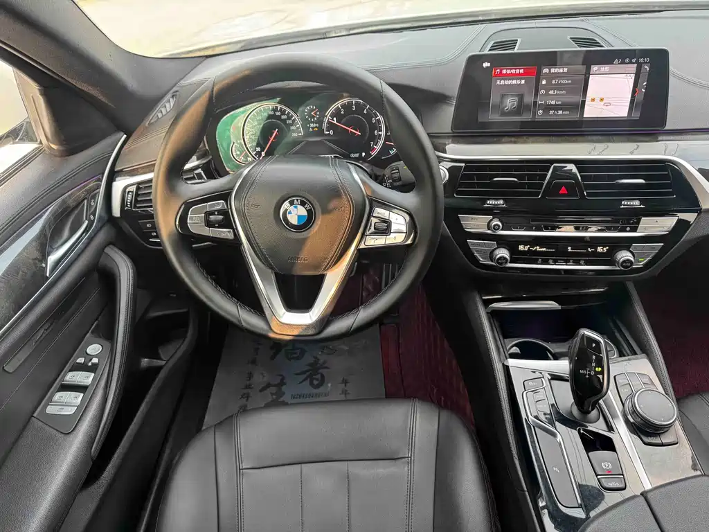 BMW 5 Series — фото 10