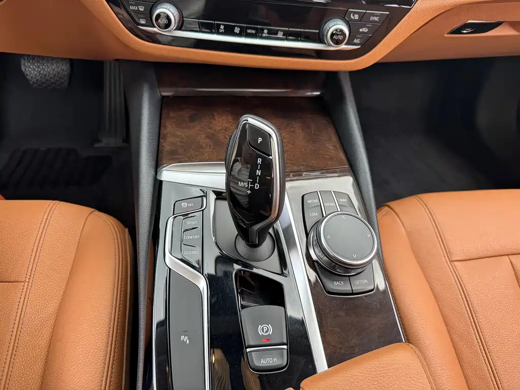 BMW 5 Series — фото 13