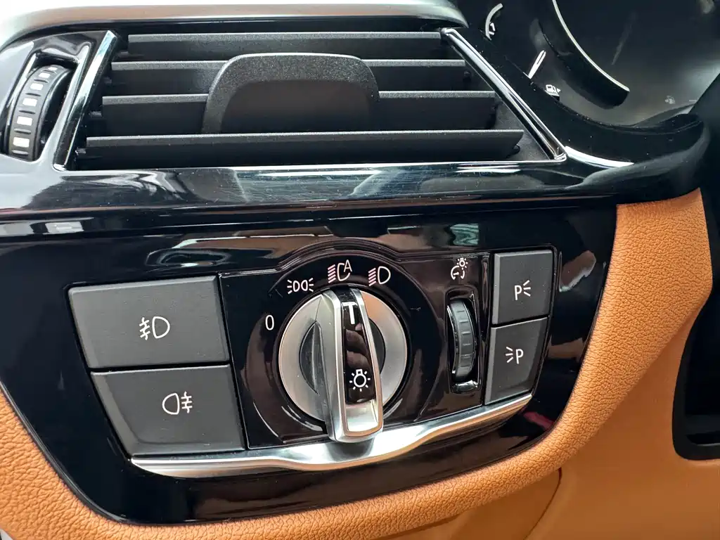 BMW 5 Series — фото 14