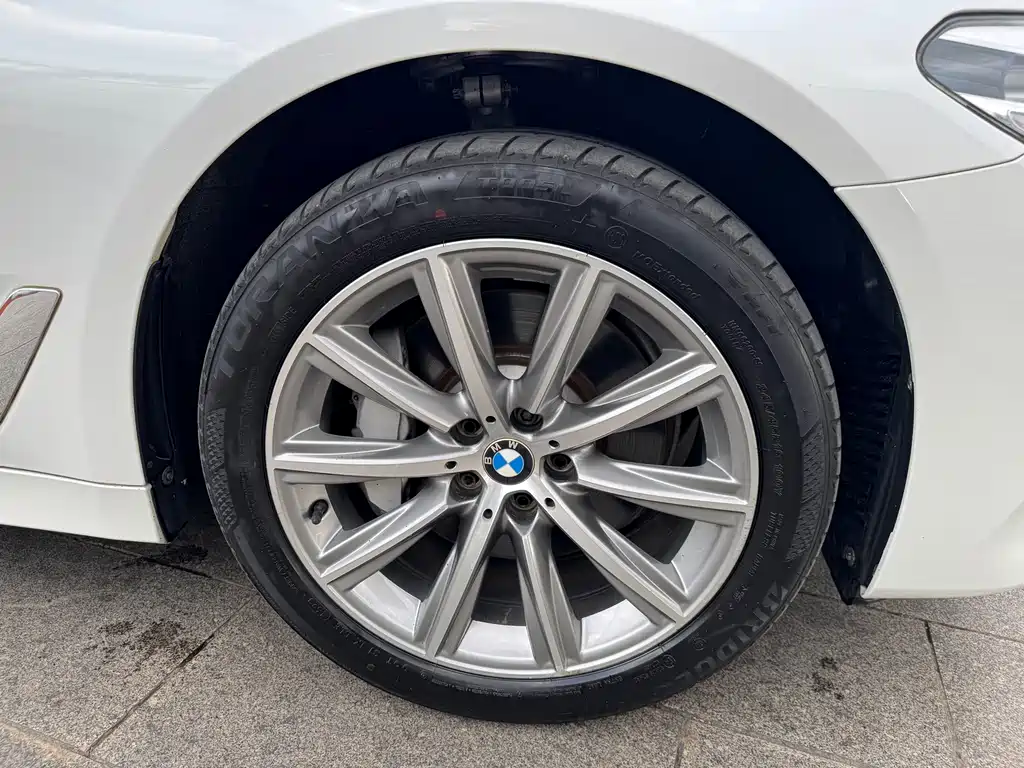 BMW 5 Series — фото 29