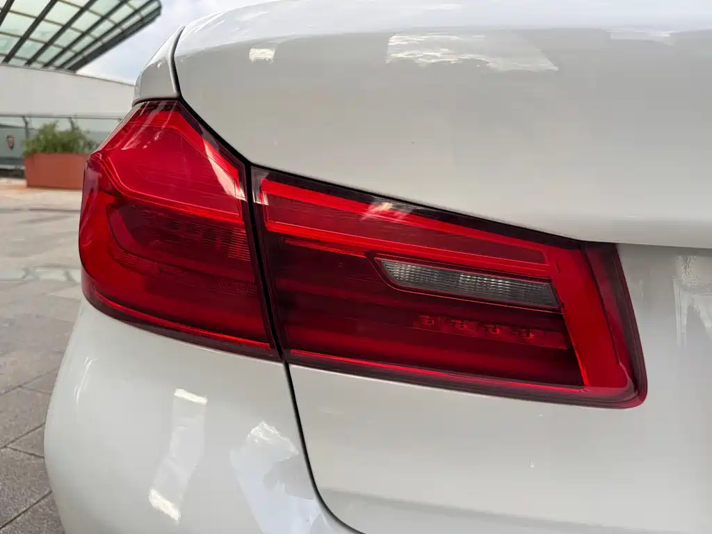BMW 5 Series — фото 35