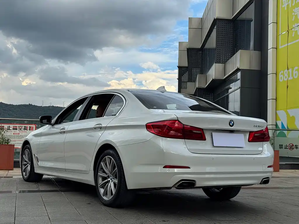 BMW 5 Series — фото 5