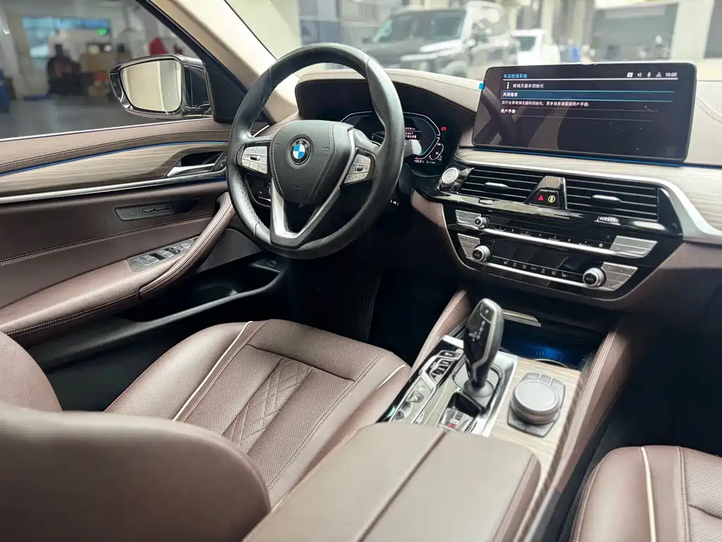 BMW 5 Series New Energy — фото 14