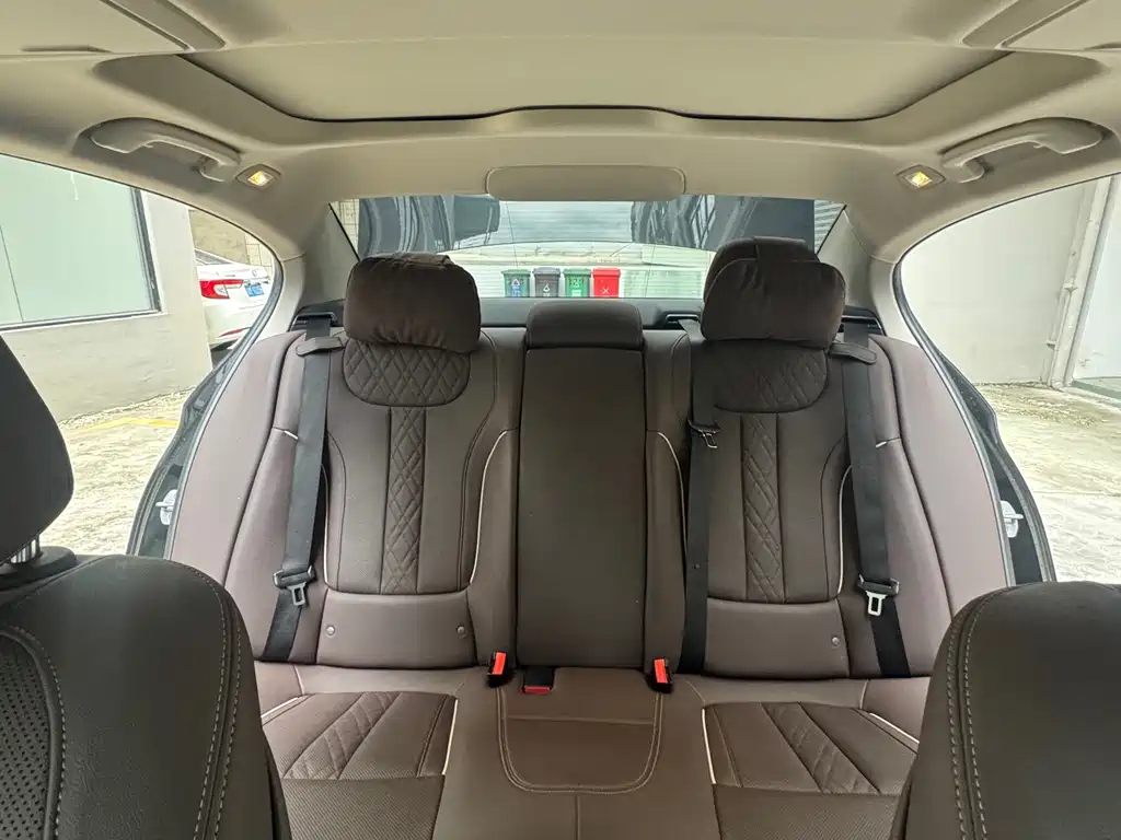 BMW 5 Series New Energy — фото 17