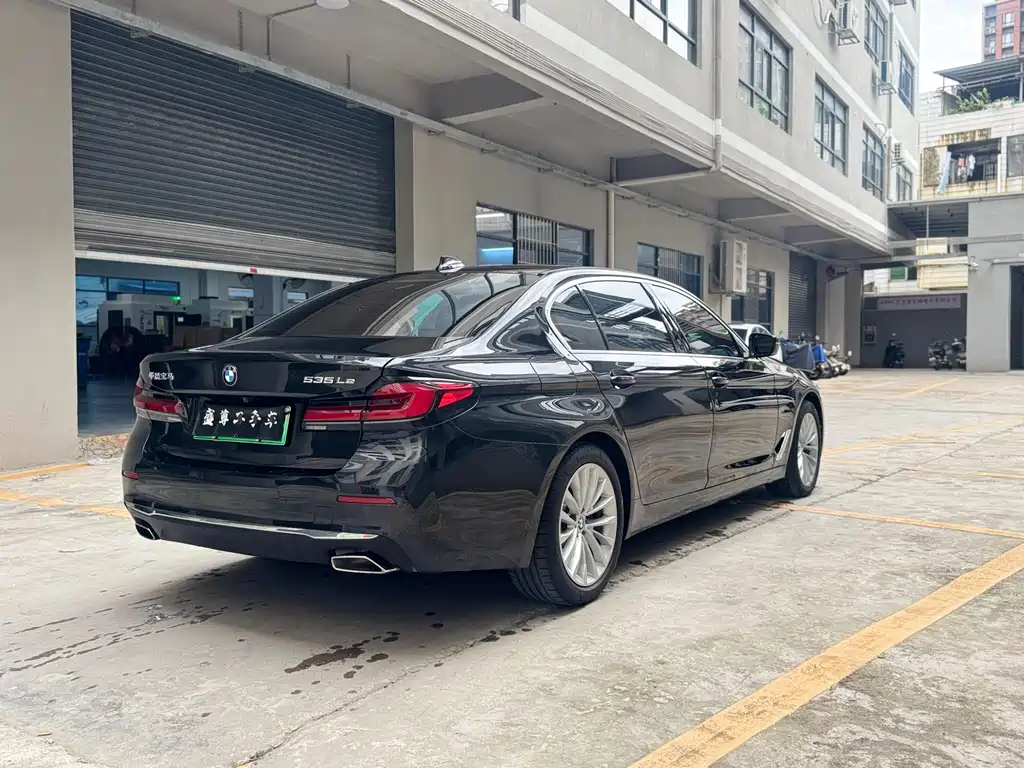 BMW 5 Series New Energy — фото 20