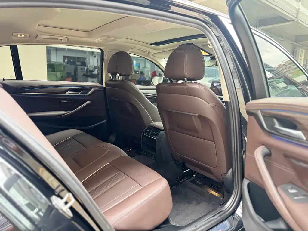 BMW 5 Series New Energy — фото 8
