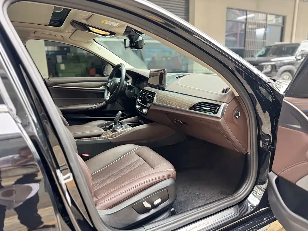 BMW 5 Series New Energy — фото 9