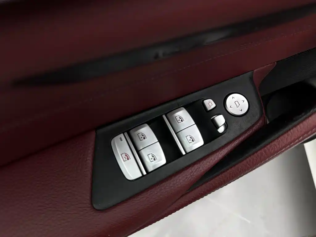 BMW 5 Series — фото 24