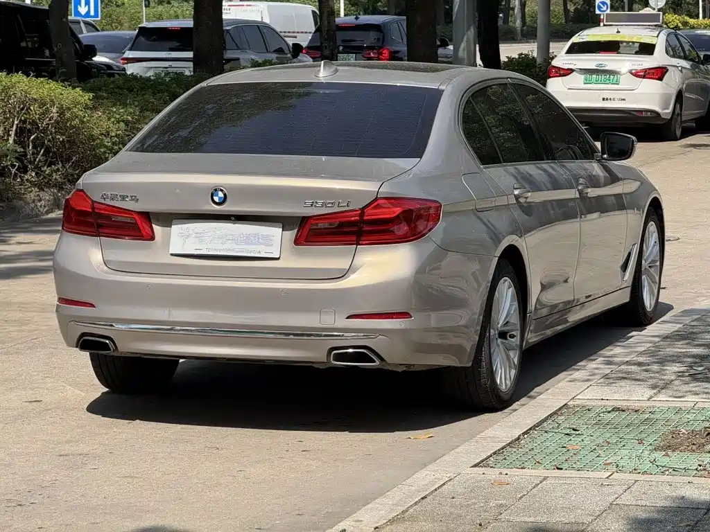 BMW 5 Series — фото 4
