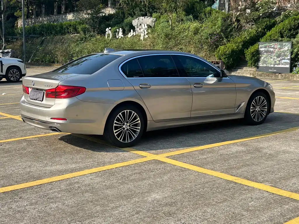 BMW 5 Series — фото 7