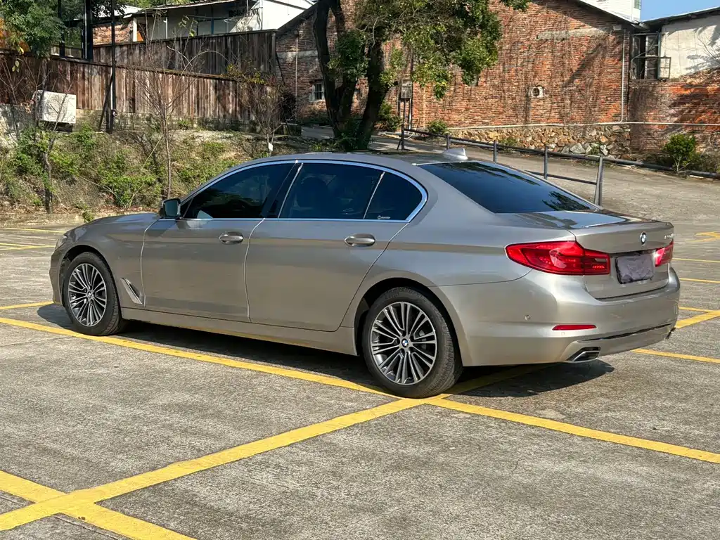 BMW 5 Series — фото 9