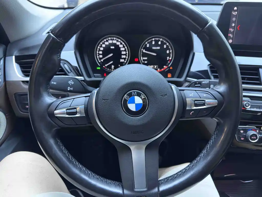 BMW X1 — фото 11