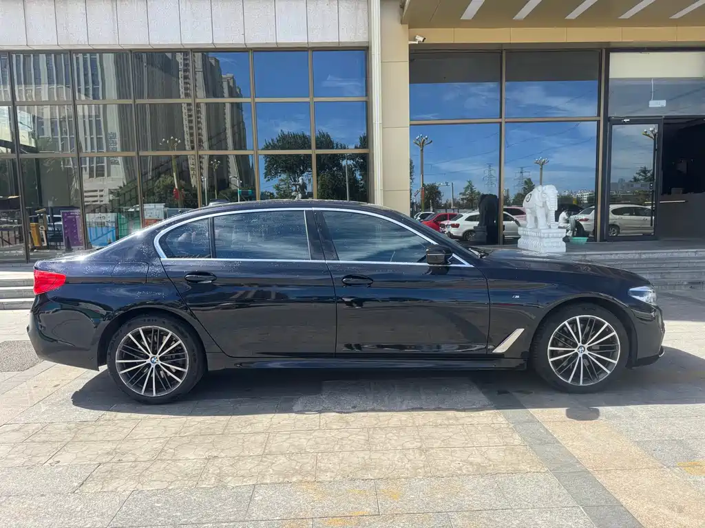 BMW 5 Series — фото 13