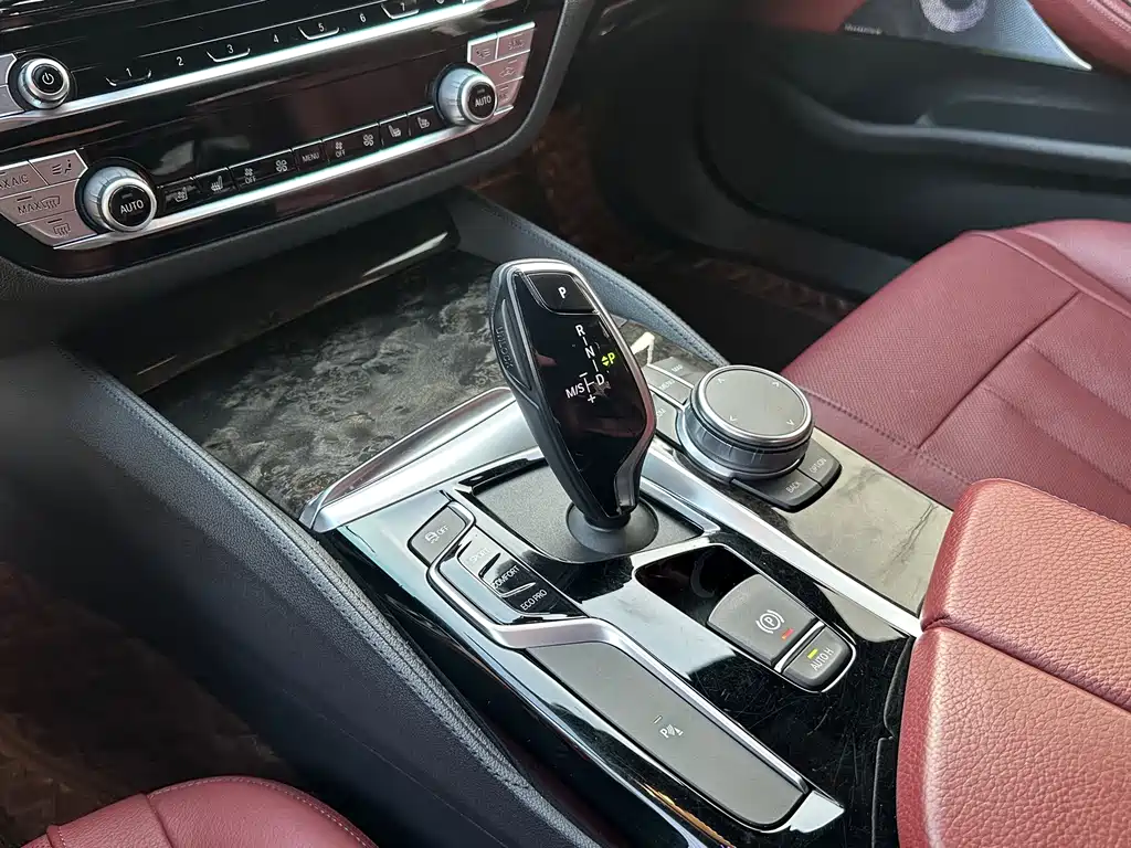 BMW 5 Series — фото 11