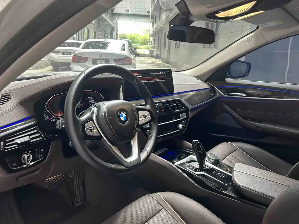 BMW 5 Series — фото 14