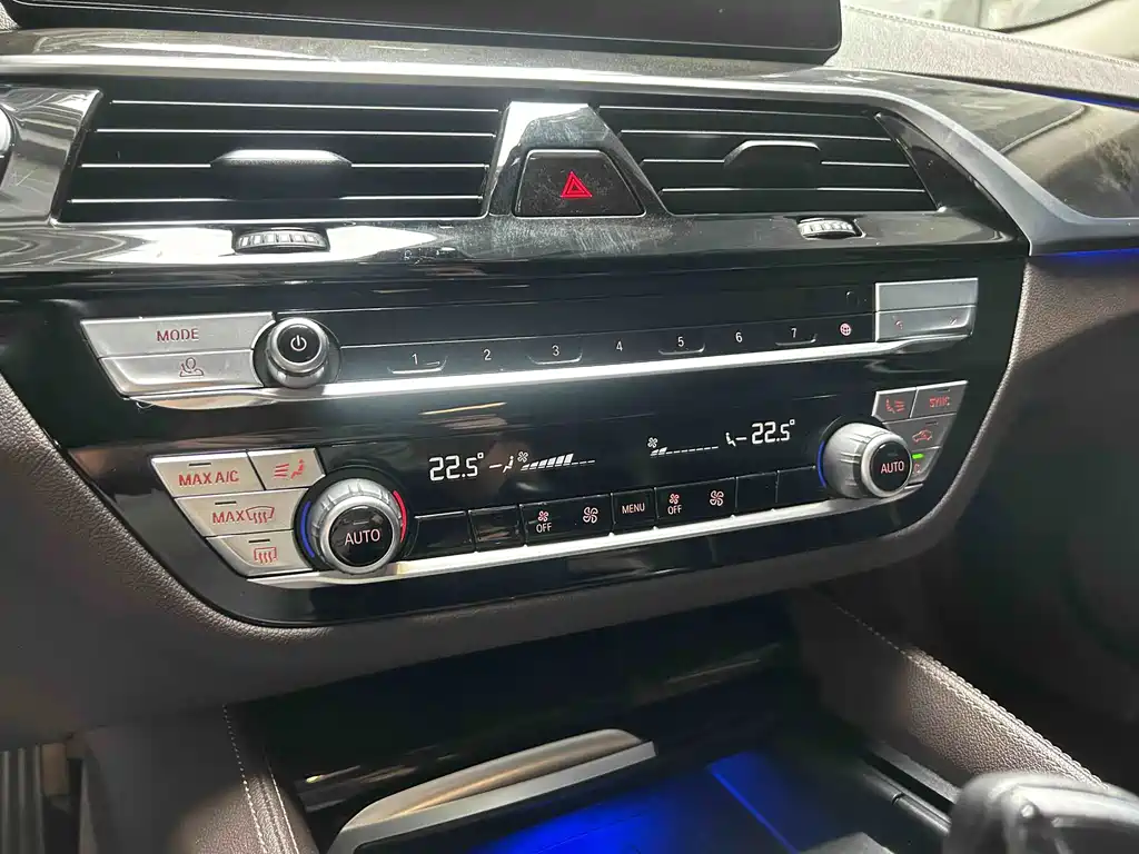 BMW 5 Series — фото 17