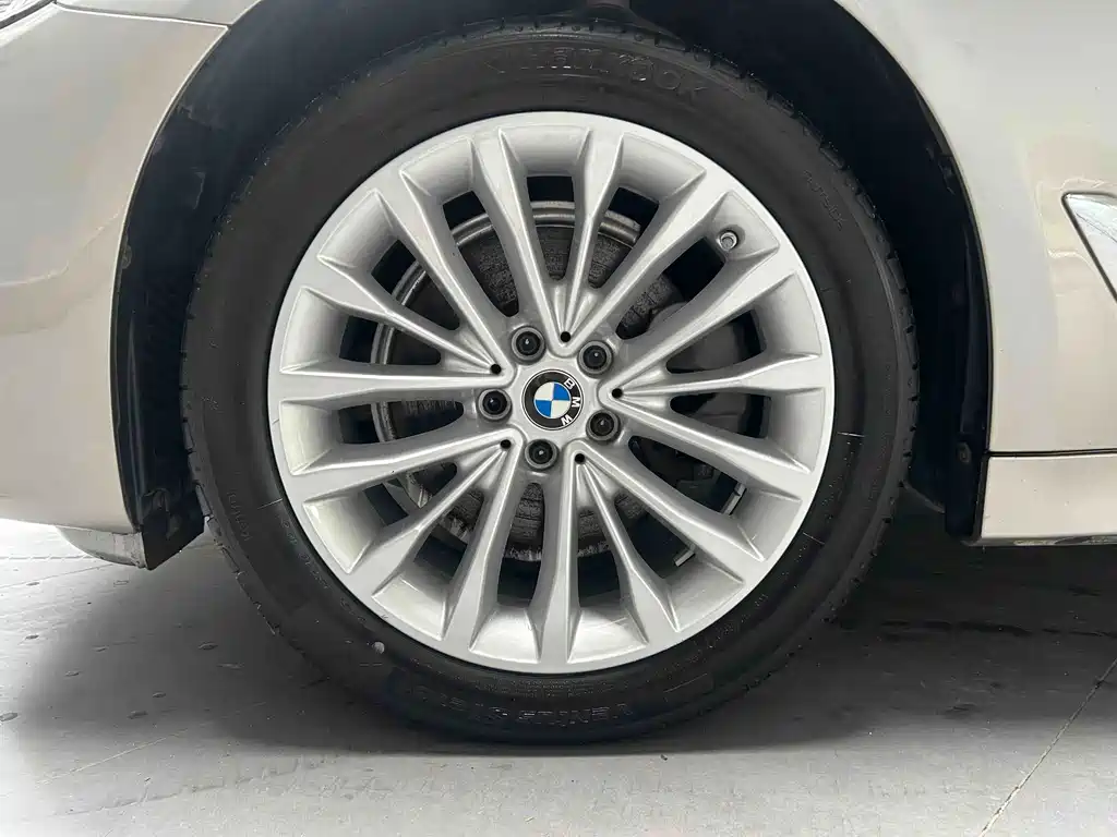 BMW 5 Series — фото 3