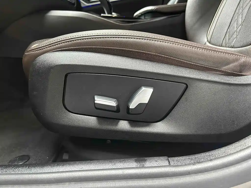 BMW 5 Series — фото 10
