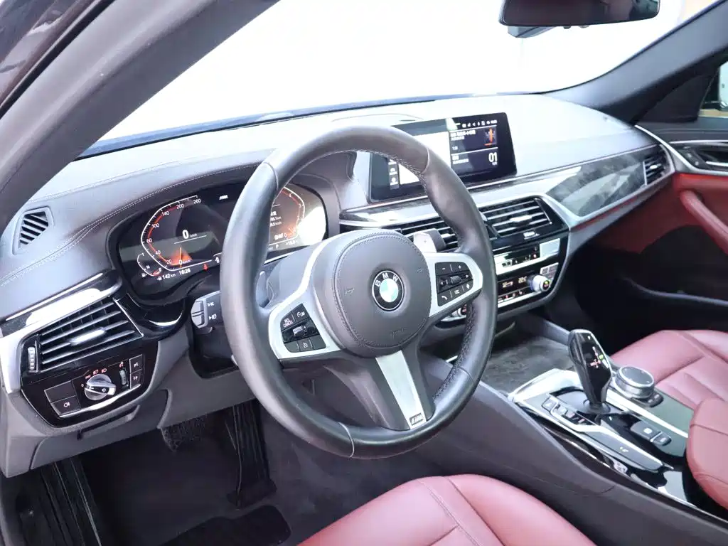 BMW 5 Series — фото 11