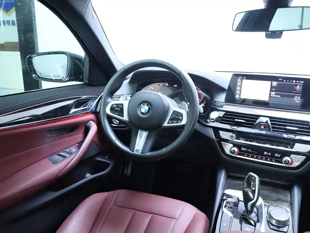 BMW 5 Series — фото 14