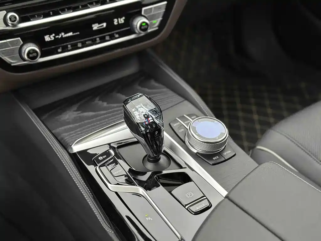 BMW 5 Series — фото 9