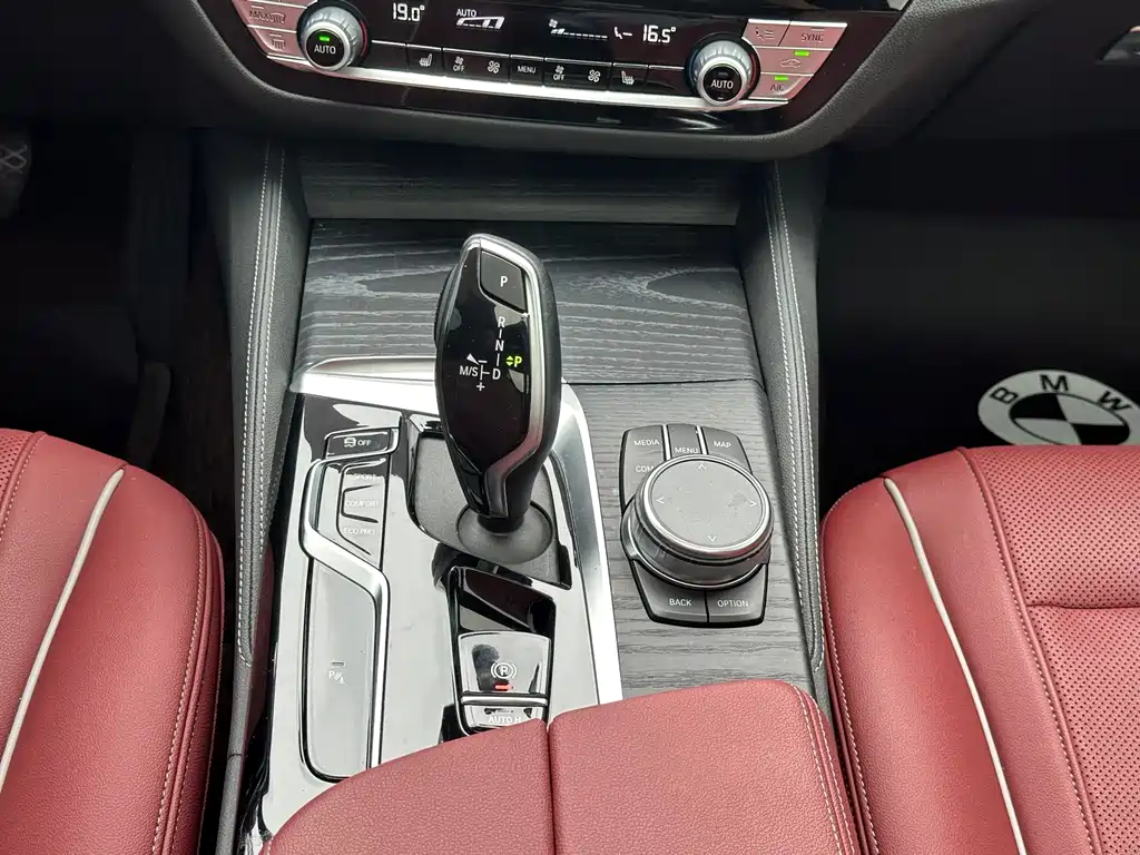 BMW 5 Series — фото 11