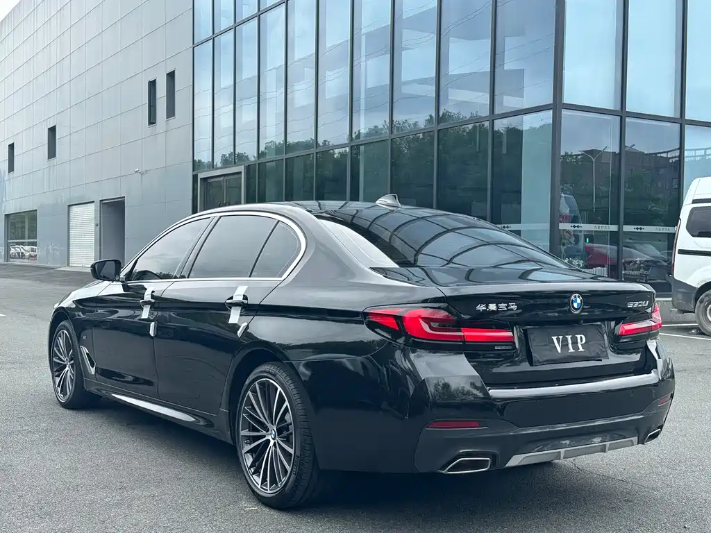 BMW 5 Series — фото 17
