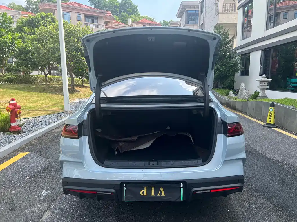 BYD Qin L — фото 10