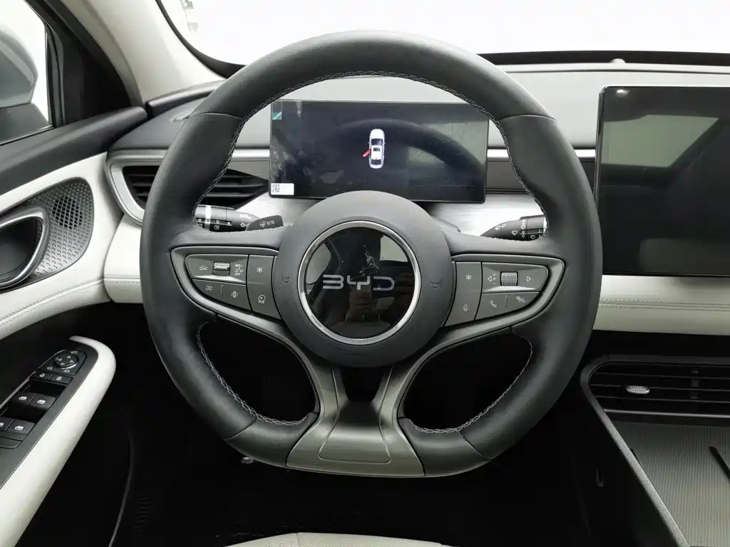 BYD Seal 05 DM-i — фото 11