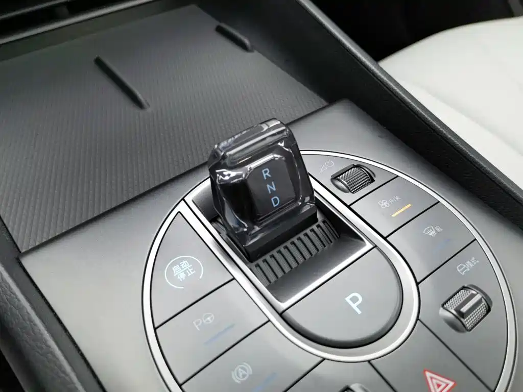 BYD Seal 05 DM-i — фото 13