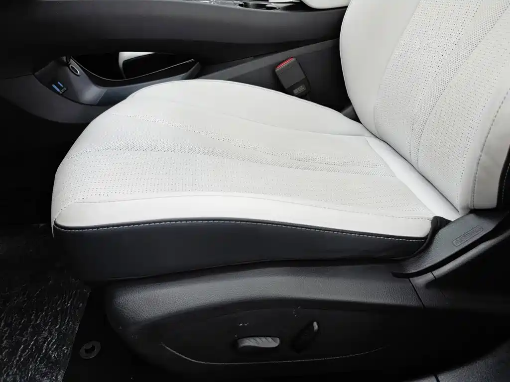 BYD Seal 05 DM-i — фото 20
