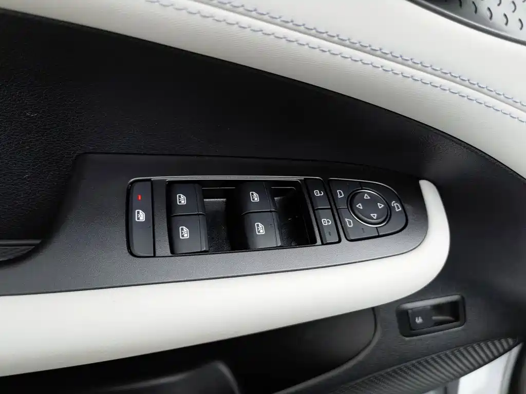 BYD Seal 05 DM-i — фото 9