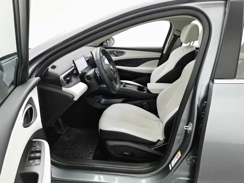 BYD Seal 05 DM-i — фото 10